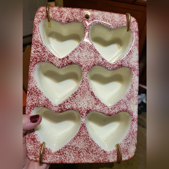 Other - Chaparrel Pottery Heart-Shaped Ceramic Muffin Tray With Hanger